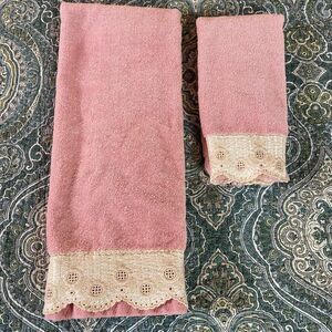 Avanti Pink Bath Towels with Cream Trim